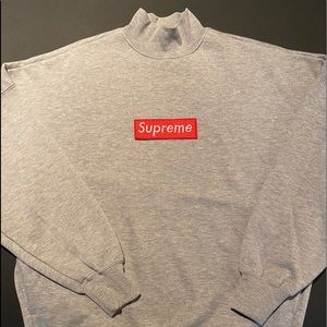 Mock neck sweatshirt with pockets on the side!!